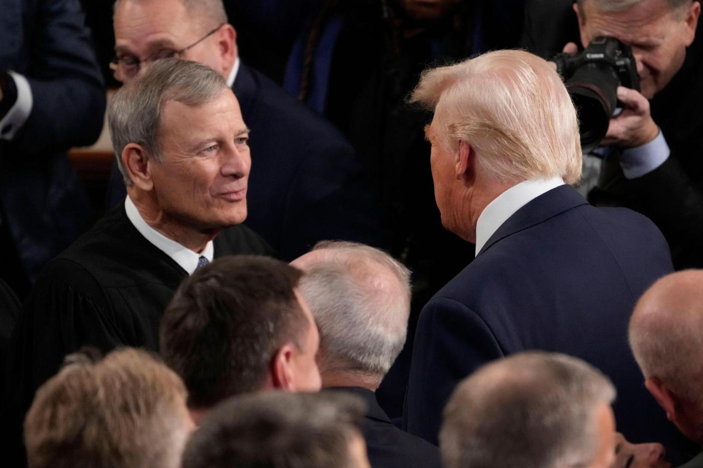 Roberts strongly rebukes Trump, GOP rhetoric about impeaching judges