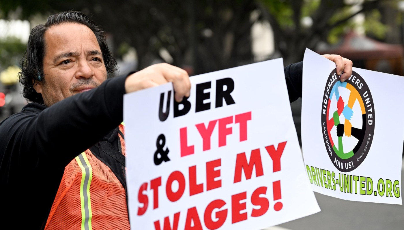 California Lyft, Uber drivers push for $1.3 billion wage settlement