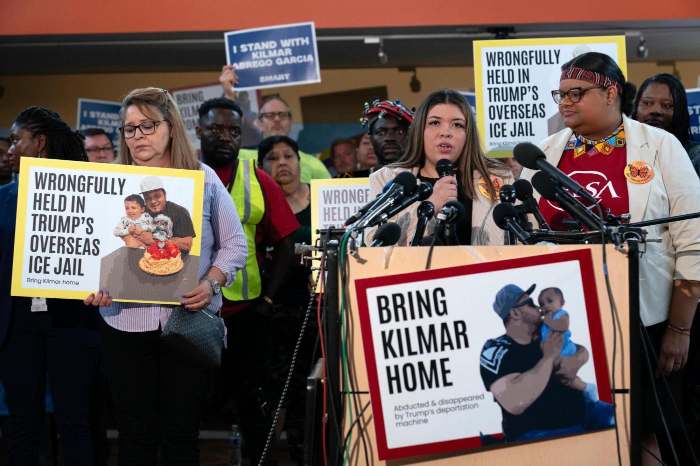 Maryland Sen. Chris Van Hollen goes to El Salvador to push for Kilmar Abrego Garcia’s release