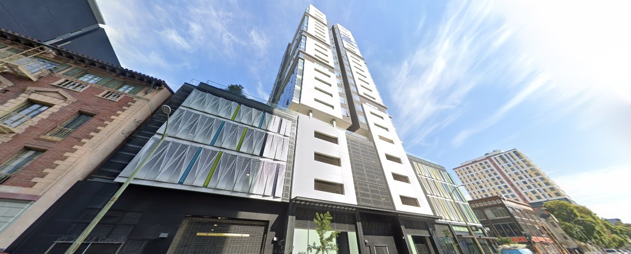 Big Oakland apartment tower swiftly lands local buyer after foreclosure