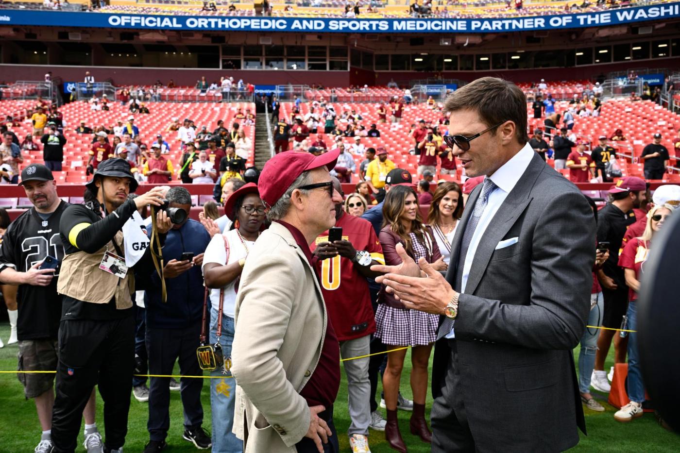 Tom Brady’s appearance in Raiders’ booth raises questions for the Fox Sports analyst